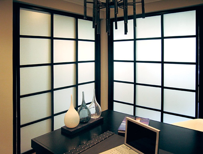 Угловая перегородка в японском стиле с матовым стеклом Орёл