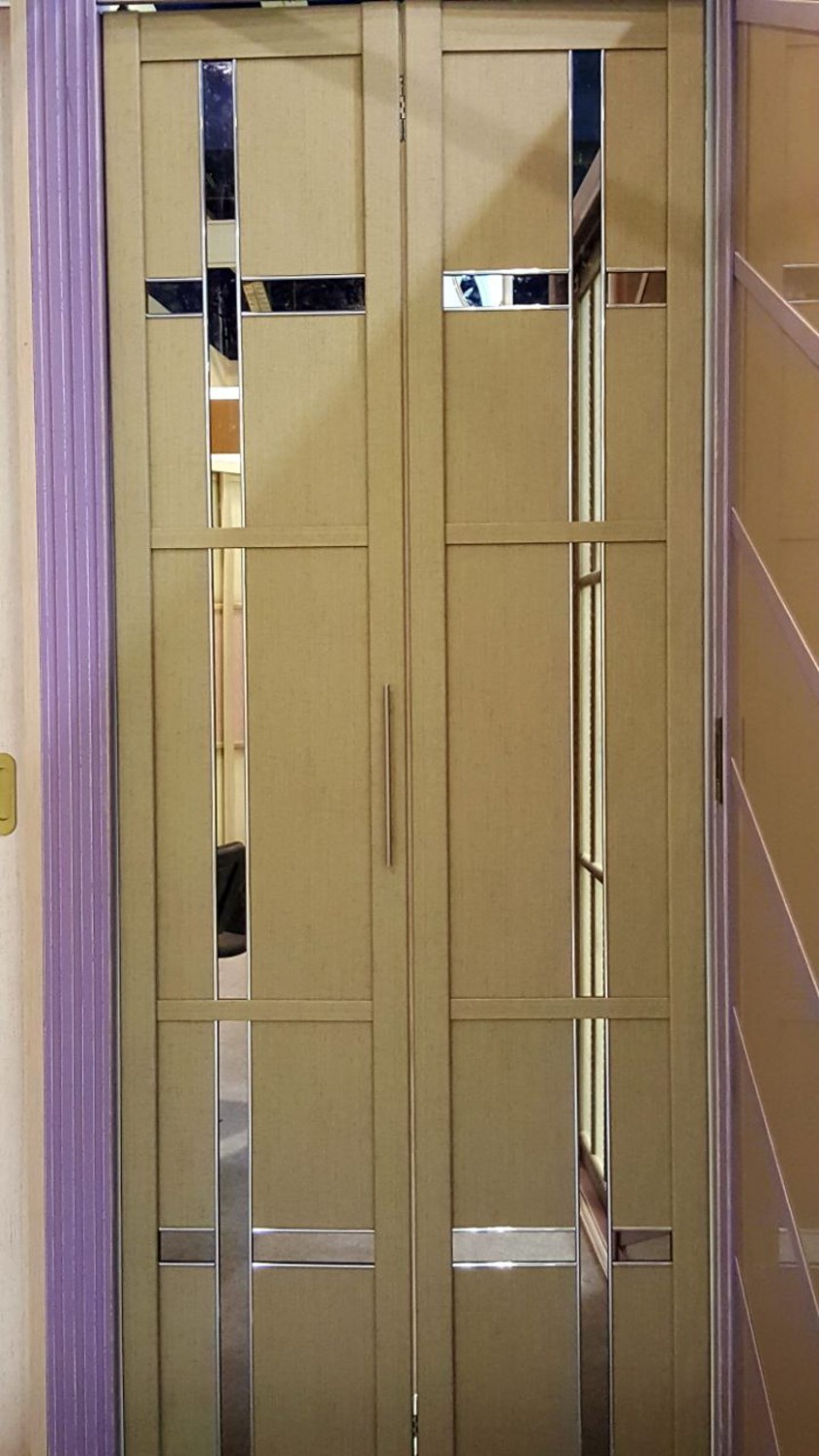 Двери гармошка шпонированные с зеркальным декором Орёл