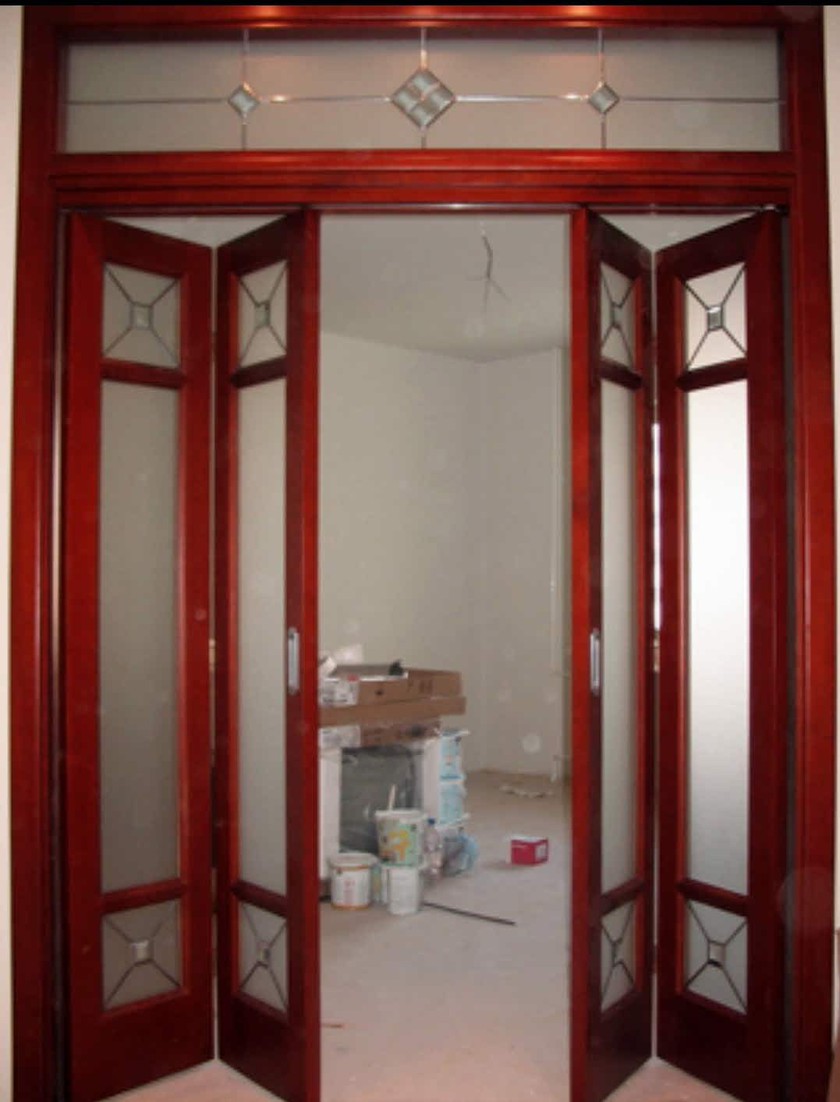 Дверь гармошка с декоративными стеклянными вставками Орёл